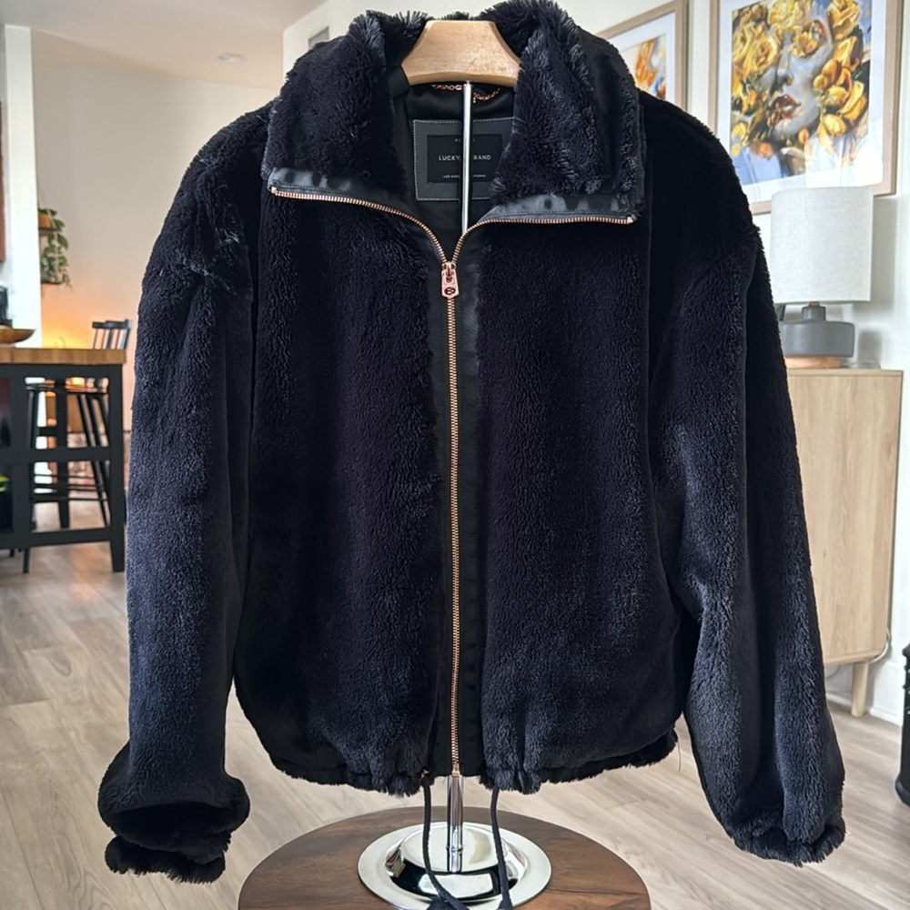 LUCKY Brand Women’s Lightweight Faux Fur Coat in womens small!